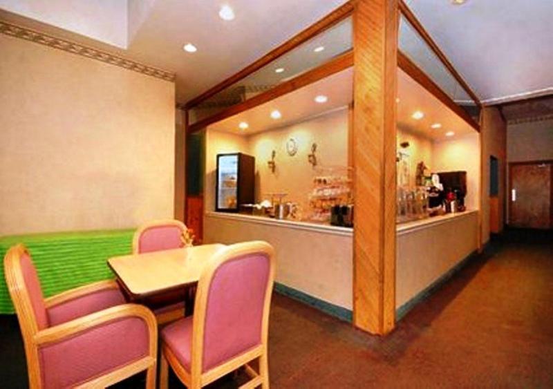 Red Roof Inn ニュー・スタントン エクステリア 写真