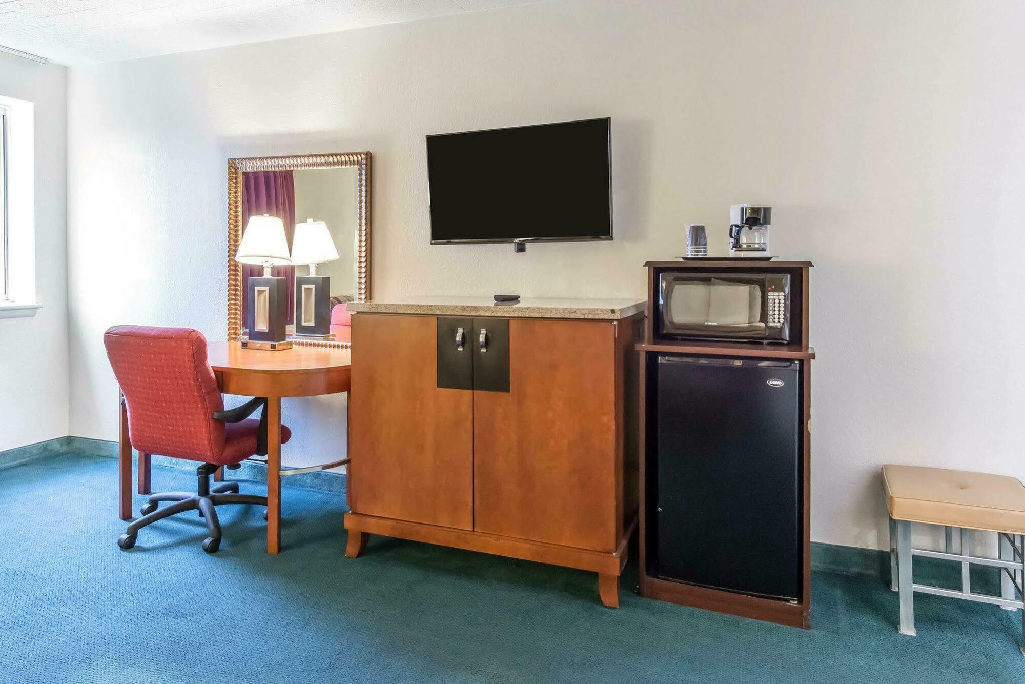 Red Roof Inn ニュー・スタントン エクステリア 写真